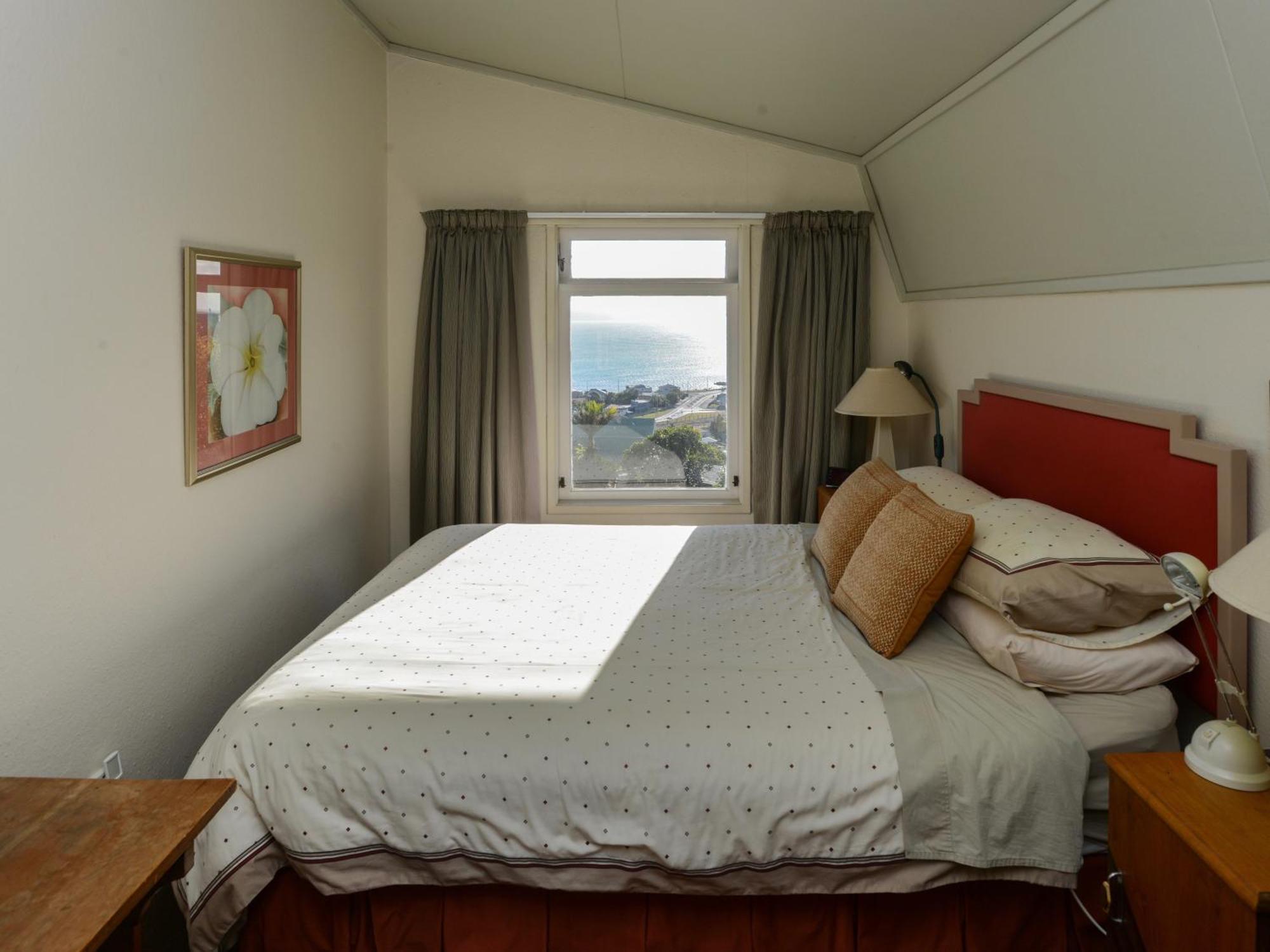 Jacaranda Lodge - Napier Hill Holiday Home Exterior photo